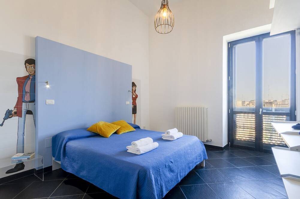 Entire apartment, This colorful and welcoming apartment, ideal for up to 4 people, is strategically located in Lecce: outside the restricted traffic zone but just steps from the historic center. Just 400 meters from Porta San Biagio, it's easy to immerse yourself in the w in Lecce, Lecce Province