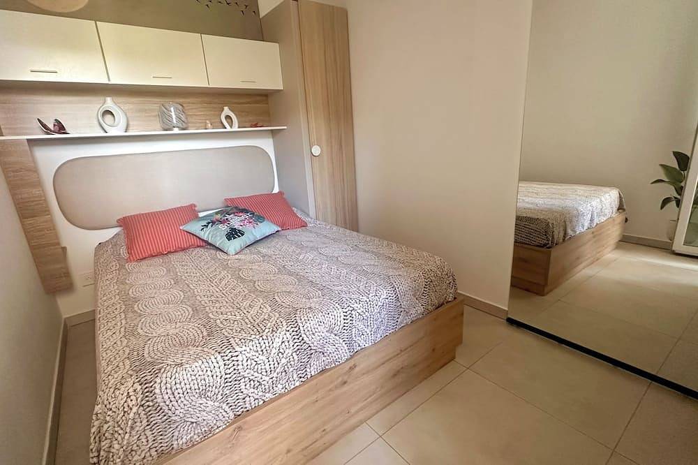 Appartement entier, Charmant T2 vue montagne à 10 minutes des plages de Tahiti beach & Capitello. in Sarrola-Carcopino, Région d'Ajaccio