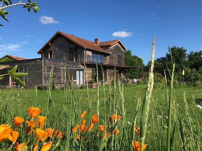 Chambre d’hôte pour 2 personnes, avec Terrasse ainsi que Jardin et Piscine à Nanteuil-en-Vallée