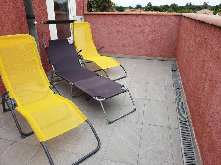 Gîte pour 4 personnes, avec bassin pour enfant et vue ainsi que piscine et jardin à Roques - 3