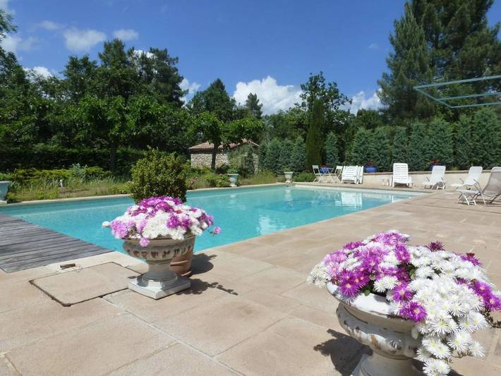 Location de vacances pour 2 personnes, avec piscine et jardin à Ailhon - 4