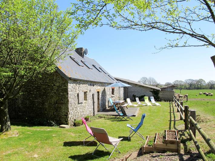 Location de vacances pour 4 personnes, avec Terrasse ainsi que Jardin et Vue à Saint-Sauveur-le-Vicomte