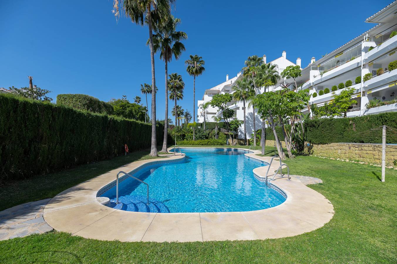 Entire apartment, Stunning Duplex by the Golf & Terrace by the beach in San Pedro Alcantara, Marbella