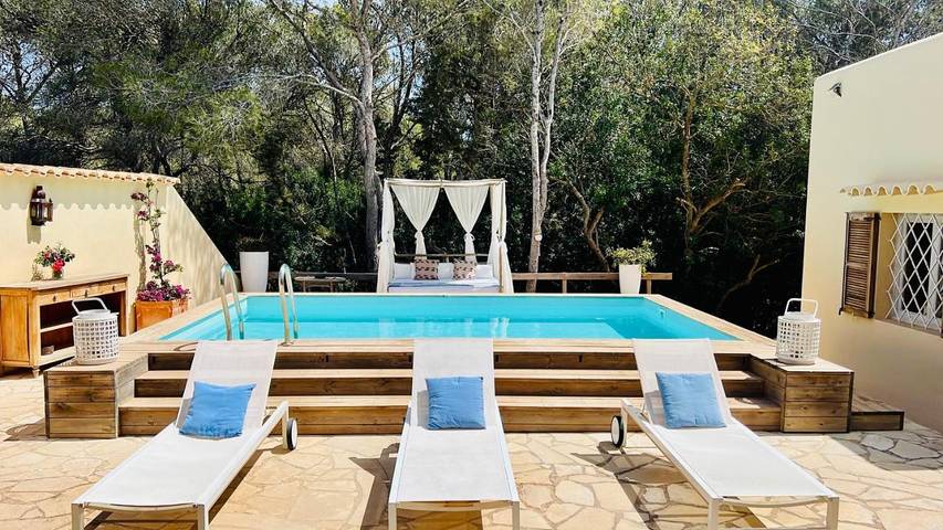 Ferienhaus für 6 Personen, mit Balkon und Pool sowie Ausblick und Garten auf Formentera