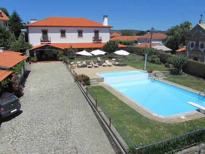 Chambre d’hôte pour 13 personnes, avec Balcon et Terrasse ainsi que Jardin et Bassin pour enfant à Valença