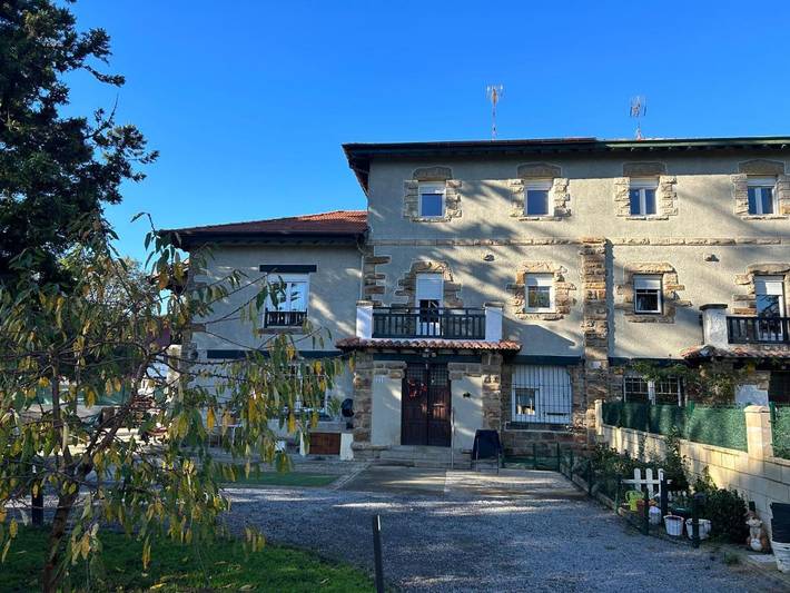 Gîte pour 3 personnes, avec Terrasse ainsi que Jardin et Vue à Galdakao