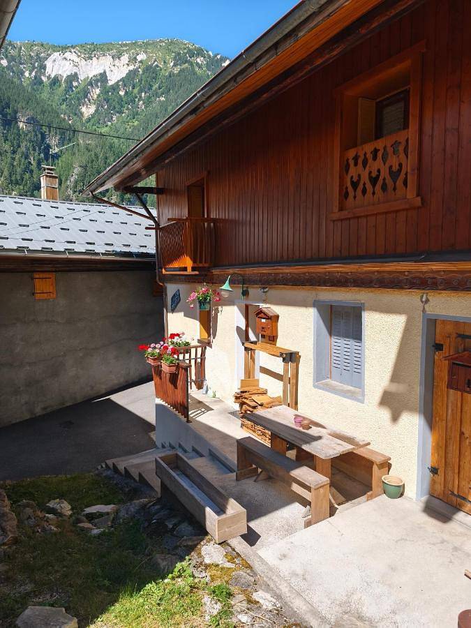 Gîte pour 6 personnes, avec vue et terrasse à Planay