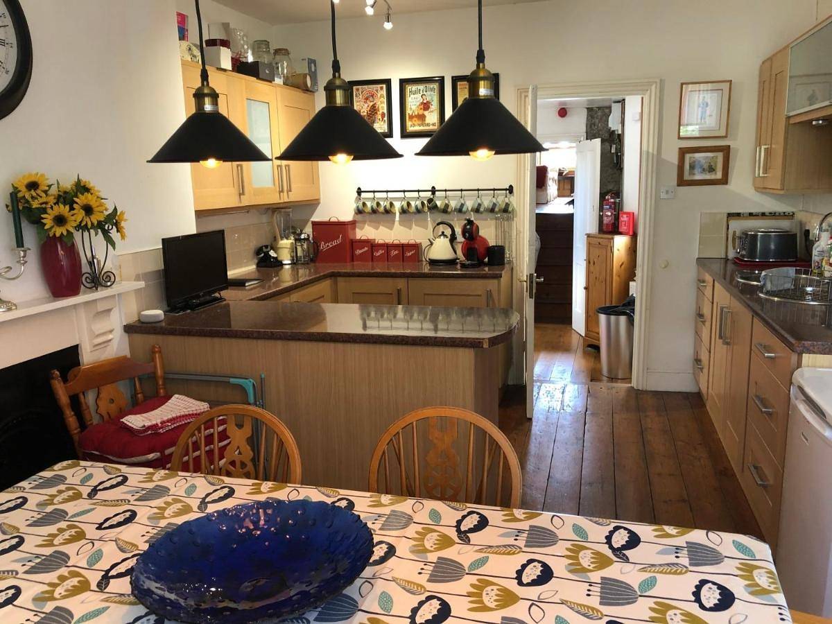 Entire apartment, 3 Bedroom 2 Bathrooms Apartment in Central Penzance in Penzance, Cornwall
