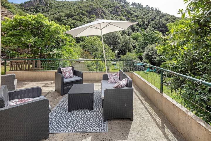Casa Vacanze 'Maison En Cevennes' con Vista Montagna, Piscina Privata e Terrazza in L'Estréchure, Cevenne