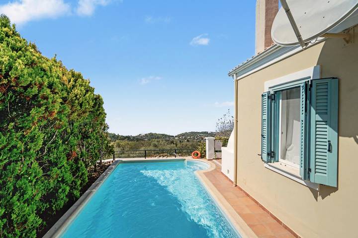 Casa vacanze 'Villa Ostria' con vista mare, piscina privata e Wi-Fi in Grecia
