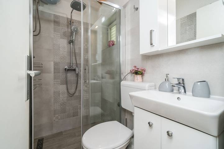 Apartamento entero, Apartamento de vacaciones para 4 personas con vistas al mar in Zaton, Grad Dubrovnik