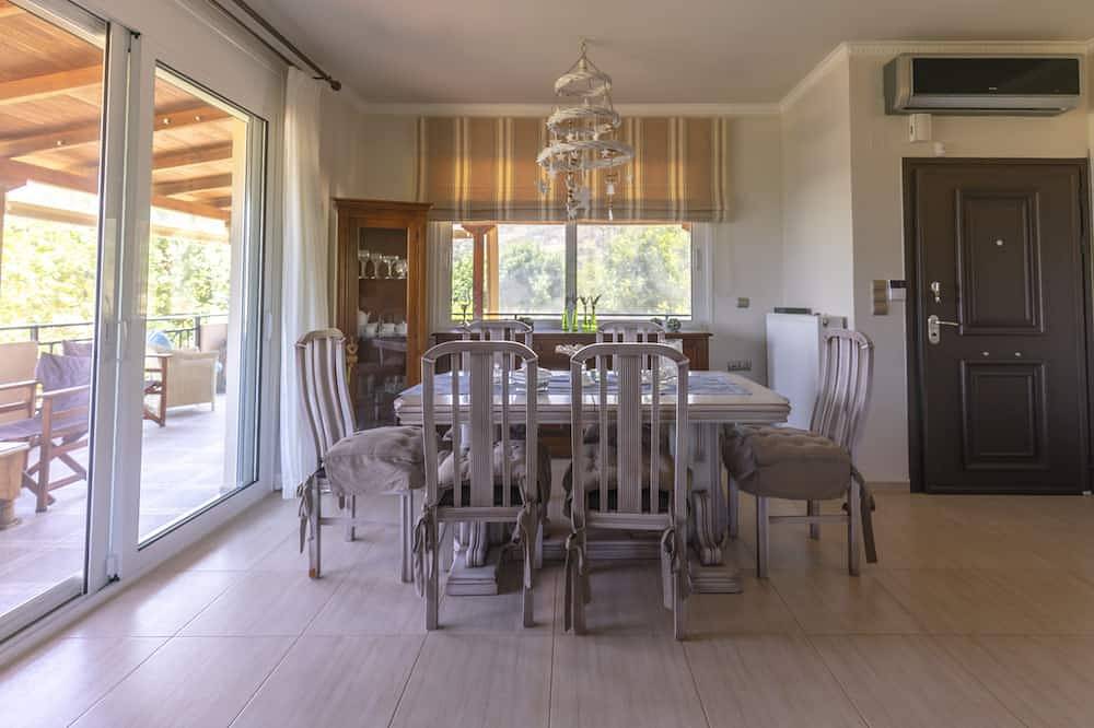 Astali Villa: Cozy Elegant Villa with Pool. 5-minute walk to the beach! in Stalida, Iraklio-Heraklio region