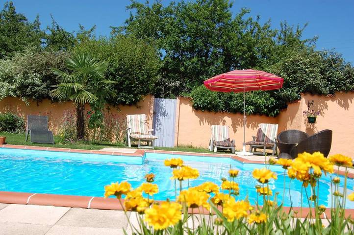 Ferienhaus für 3 Personen, mit Garten und Pool sowie Ausblick - 1