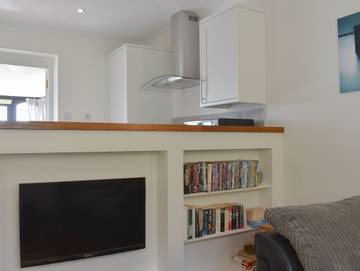 Log Cabin for 4 People in Herstmonceux, High Weald, Photo 2