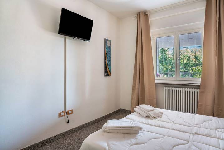 Entire apartment, Apartment 'Lases Piano Terra' with Mountain View, Private Terrace and Wi-Fi in Lona-Lases, Fleimstaler Alpen