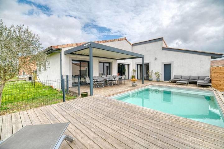 Maison de vacances pour 6 personnes, avec Terrasse ainsi que Jardin et Piscine