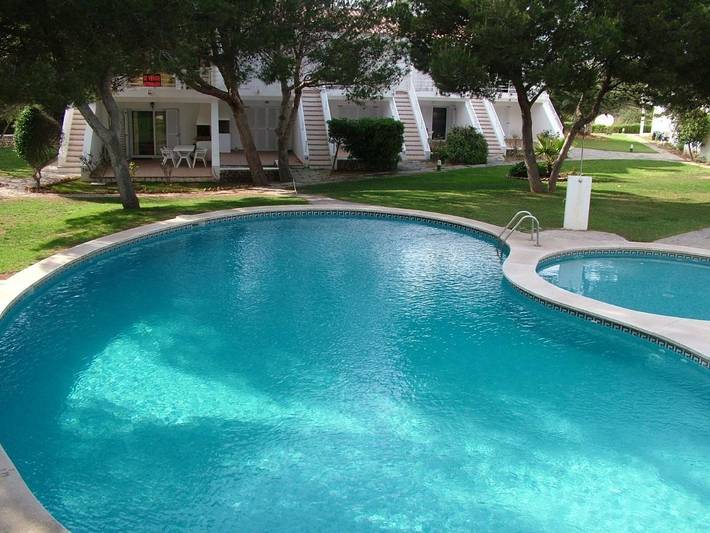 Gîte pour 4 personnes, avec jacuzzi et jardin ainsi que bassin pour enfant et piscine à Port d'Addaia