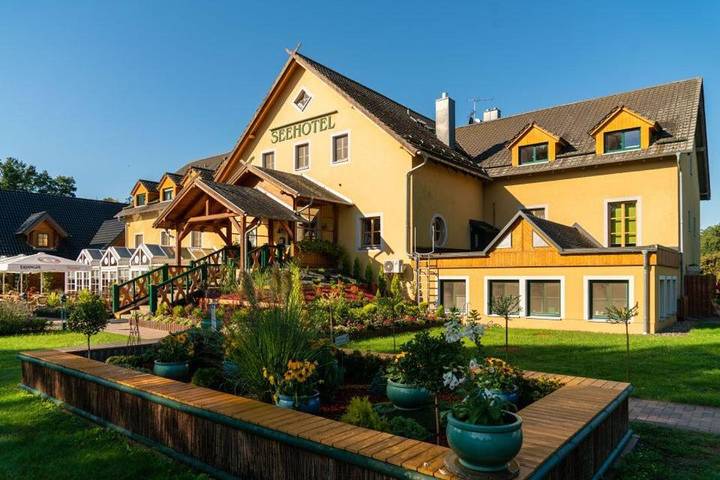 Hotel für 2 Personen, mit Terrasse und Garten sowie Pool und Sauna in Burg (Spreewald)