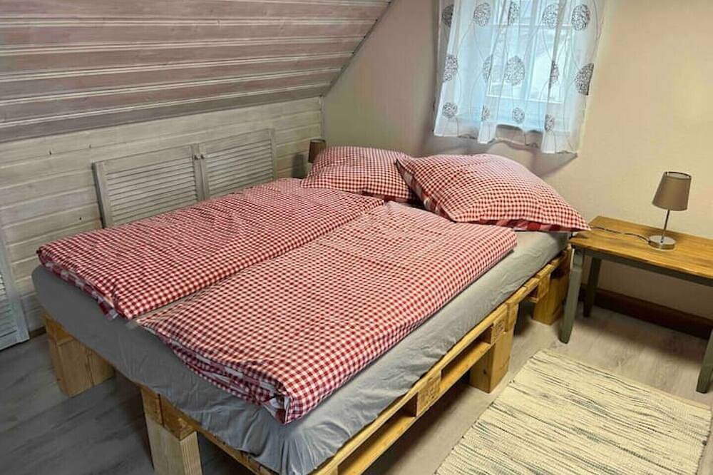 Ganze Wohnung, Maisonette-Fewo Fritz mit Außen-Whirlpool und  Infrarotsauna in Großschönau, Zittauer Gebirge