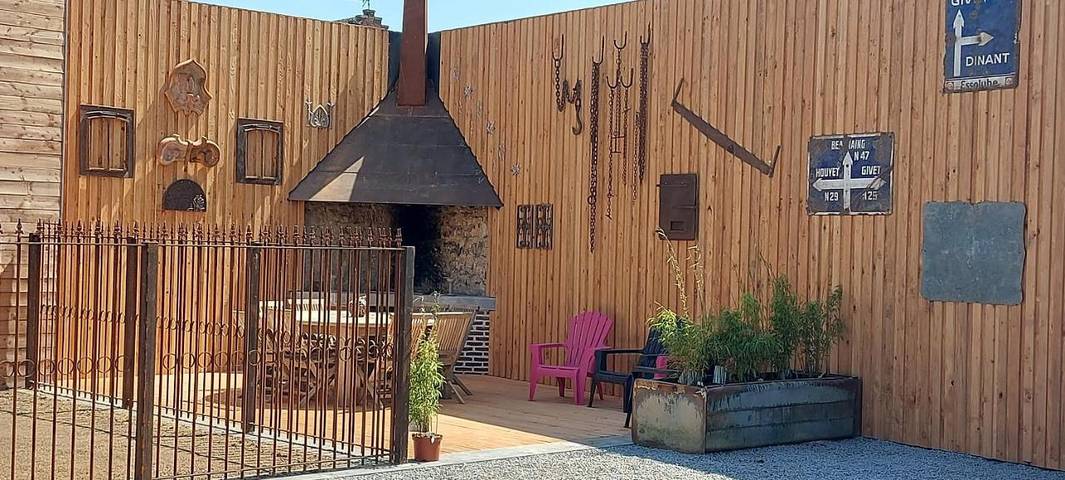 Gîte pour 10 personnes, avec vue et terrasse à Givet (homonymie) - 2