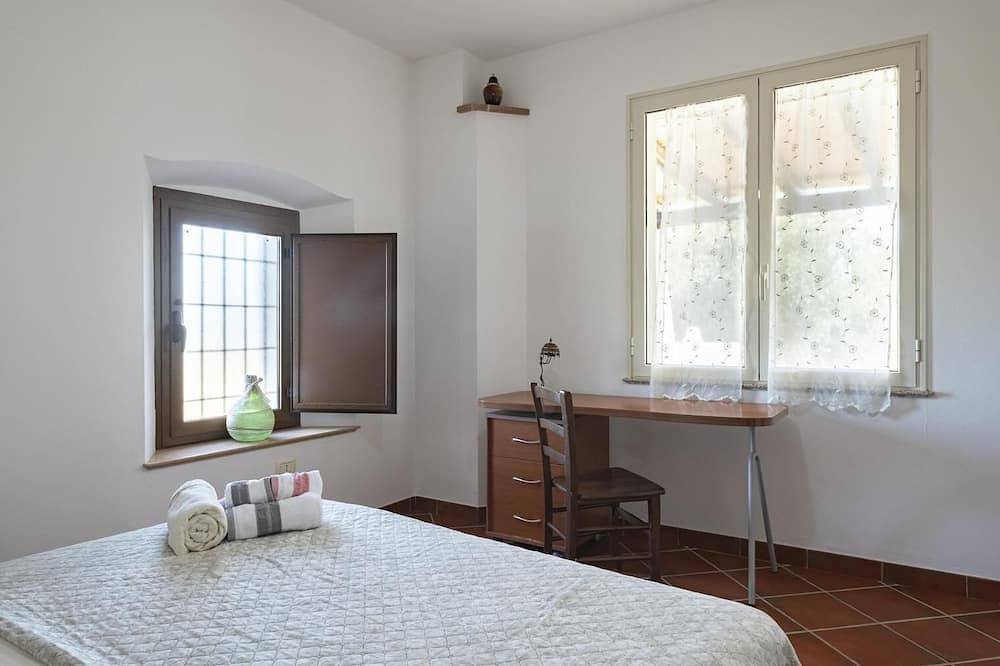 Lovely detached cottage with large outdoor space, 700 m. from the beach in Lotzorai, Ogliastra Provinz