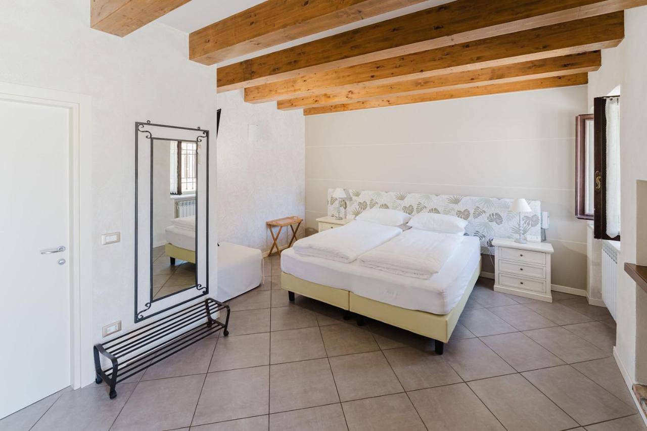 Il Nido dei Gufi Bed and Breakfast in Maderno, Toscolano-Maderno