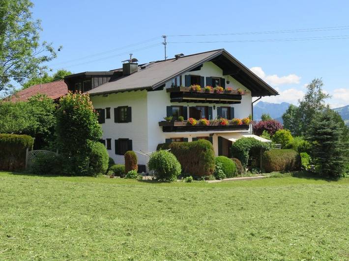 Ferienhaus für 4 Personen, mit Balkon und Terrasse sowie Whirlpool und Garten in Bolsterlang