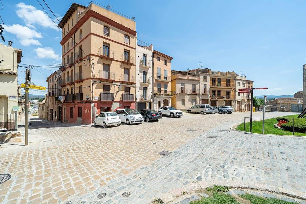Apartamento entero, Apartamento con vistas a la Muralla a 30min Port Aventura in Mont Blanc (Tarragona), Provincia de Tarragona