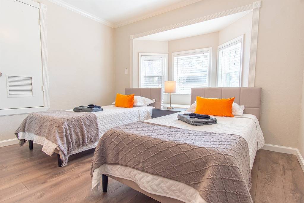 Stylish and Cozy 4Br Home for Long-Term Stays! in Irving, Dallas County