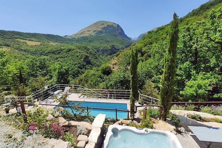 Ferienhaus für 9 Personen, mit Whirlpool und Garten