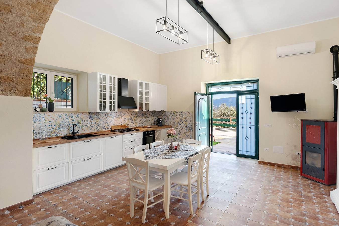 Ferienhaus 'La Casa di Paddington' mit privatem Pool, Wlan und Klimaanlage in Piana di Monte Verna, Caserta Provinz