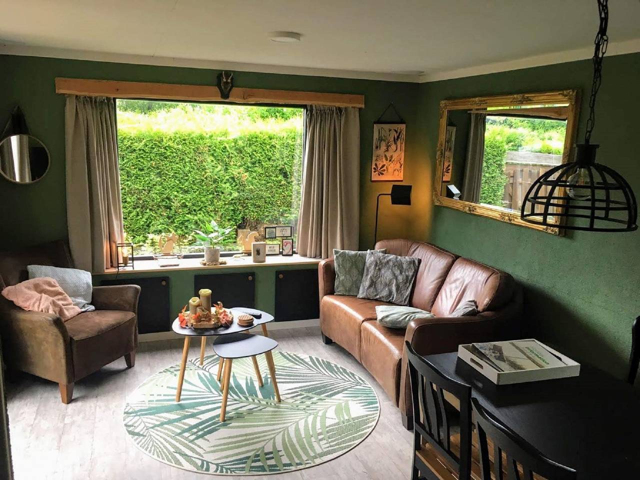 Tasteful chalet with veranda in the Veluwe in Veluwe