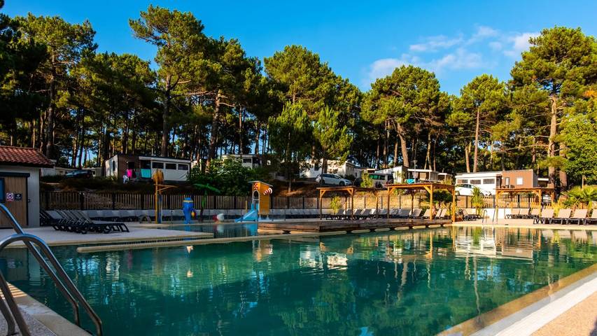 Camping für 6 Personen, mit Pool und Terrasse in Biscarrosse - 4