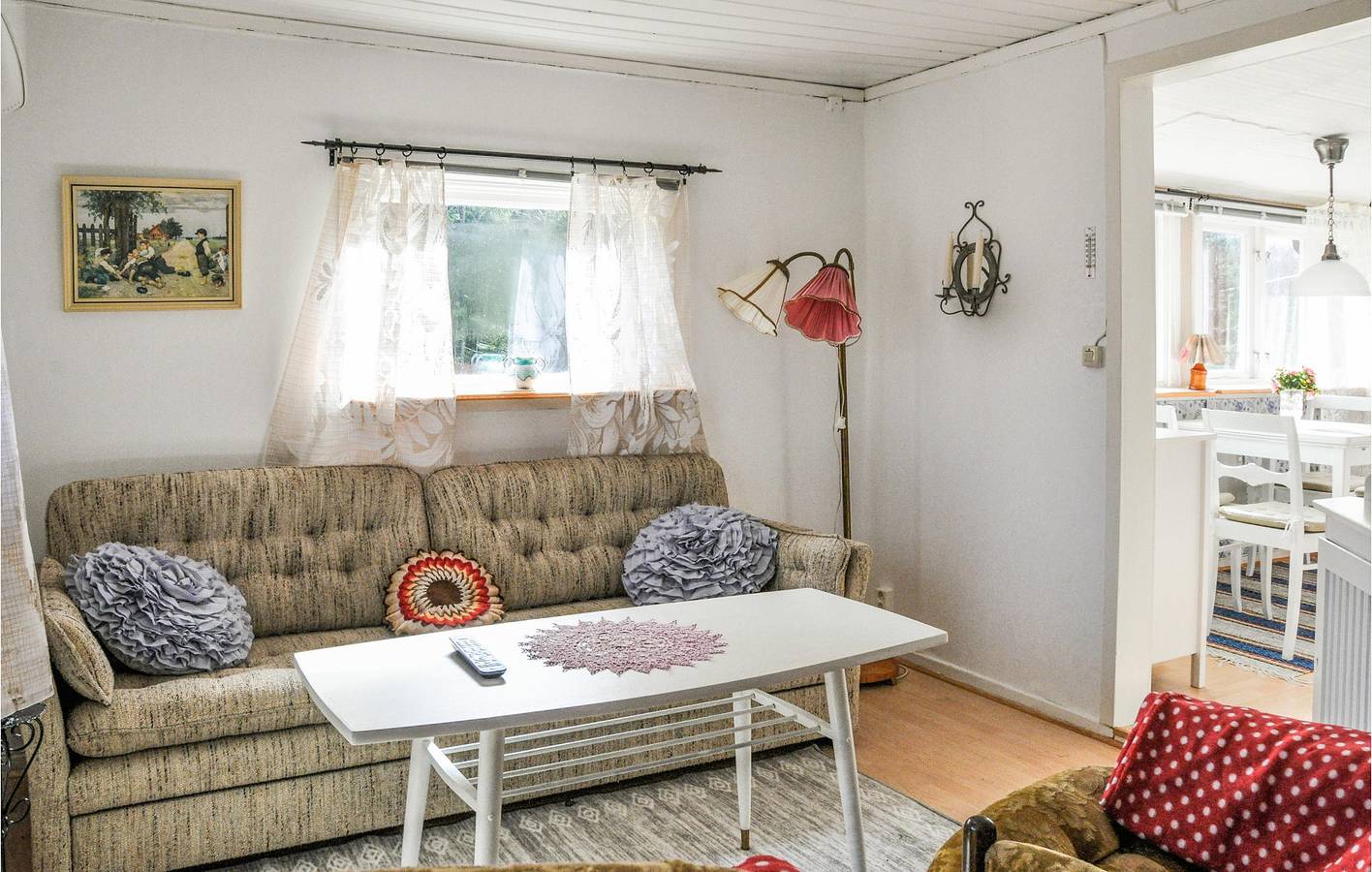 Hus för 4 Personer med trädgård in Vänern