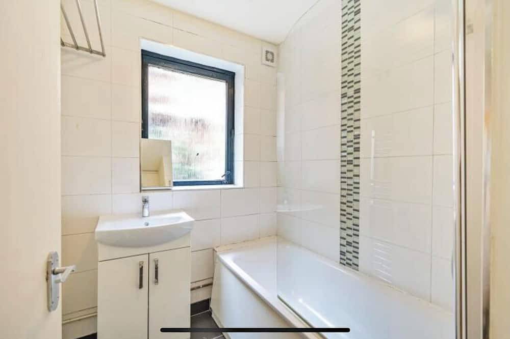 Ganze Wohnung, Helle und luftige Gartenwohnung in Brent, London
