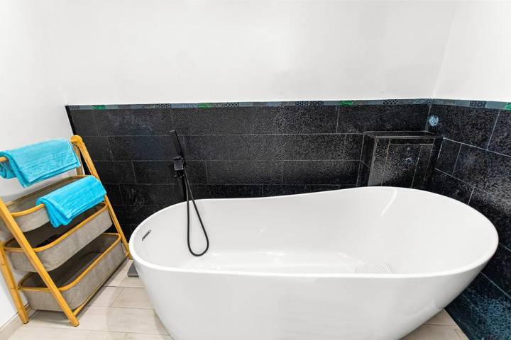 Gîte pour 4 personnes, avec jardin ainsi que vue et piscine dans Nettlé Bay - 4