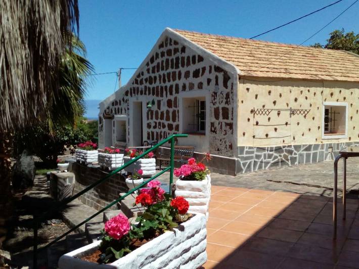 Bungalow for 2 people, with garden and terrace in Tenerife