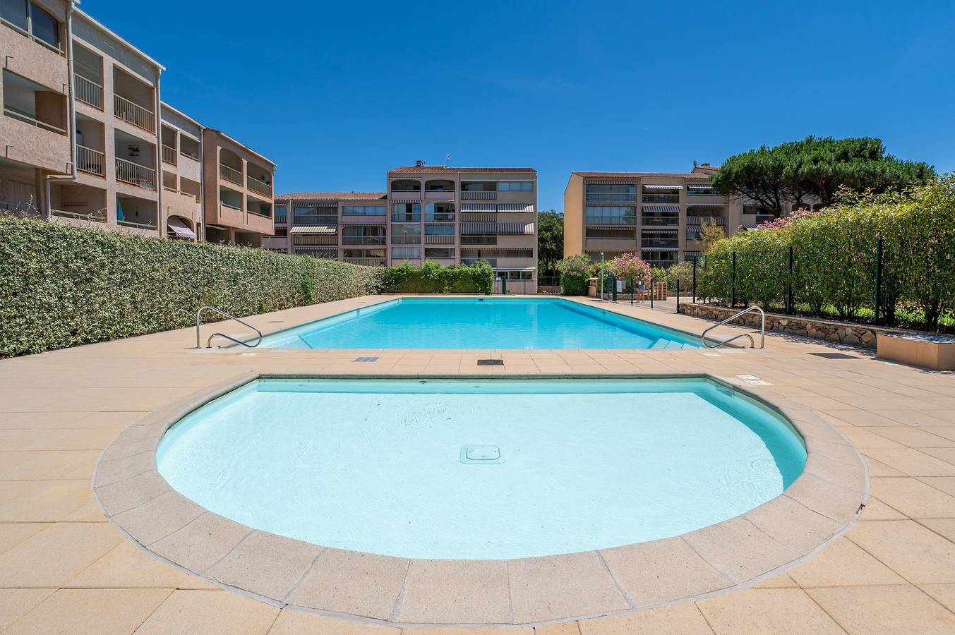 L'instant Maximois · Air-Conditioned Studio Apartment · Pool in Sainte-Maxime, Middelhavskysten (Frankrig)
