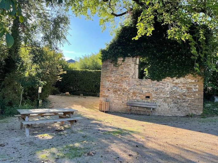 Location de vacances pour 4 personnes, avec jardin ainsi que vue et terrasse à Saint-Vulbas - 3