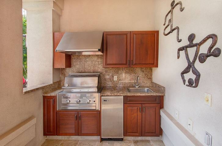 Vacation rental for 8 people, with hot tub and pool as well as yard in Waikoloa