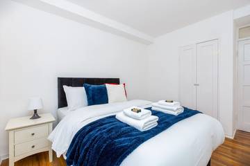 Apartment for 8 People in Bromley, London, Photo 1