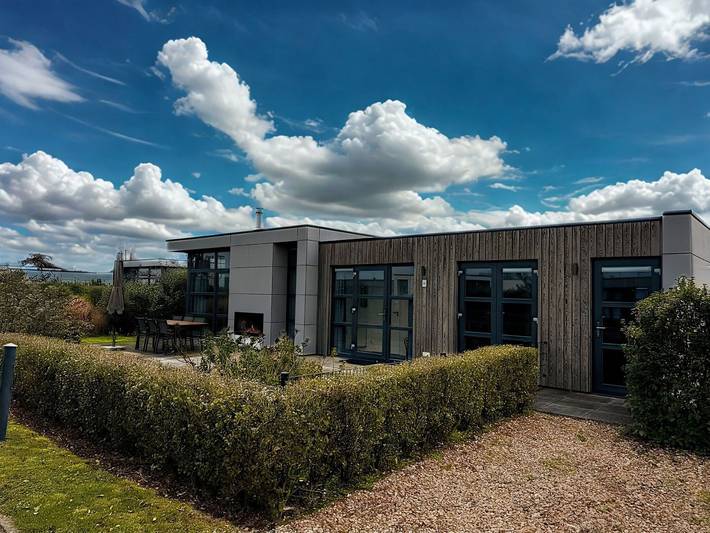 Ferienhaus für 4 Personen, mit Balkon/Terrasse und Terrasse sowie Garten und Pool in den Niederlande