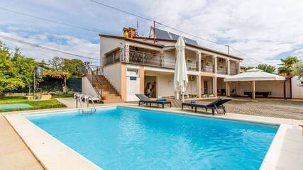 Ferienhaus für 7 Personen, mit Pool und Garten in Kosinozici