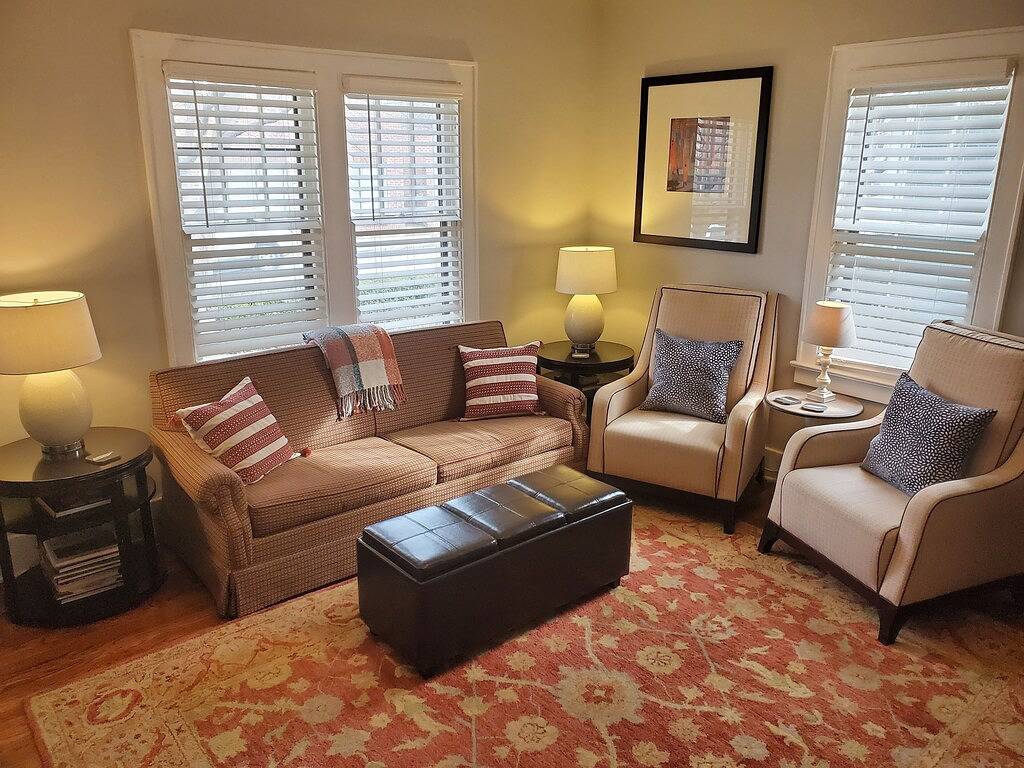 Southern Charm: Home is minutes from downtown w/a cozy sitting porch in Nashville, Tennessee