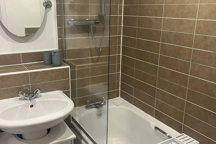 Ganze Wohnung, Modern one bed apartment next to mirfield train station free parking and Wifi in Westliches Yorkshire