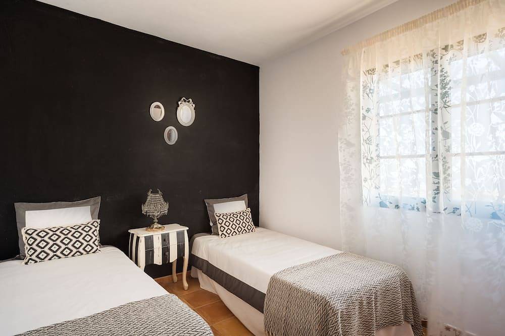 Luxe villa, zwembad, uitzicht op zee, A / C, barbecue, Wifi, tafeltennis in Conil, Tías