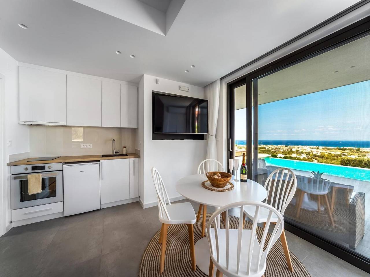 Villa in Gournes met zwembad en zeezicht in Iraklio-Heraklion en omgeving
