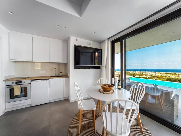 Location de vacances pour 4 personnes, avec terrasse ainsi que jardin et piscine, animaux acceptés à Chersónissos - 4