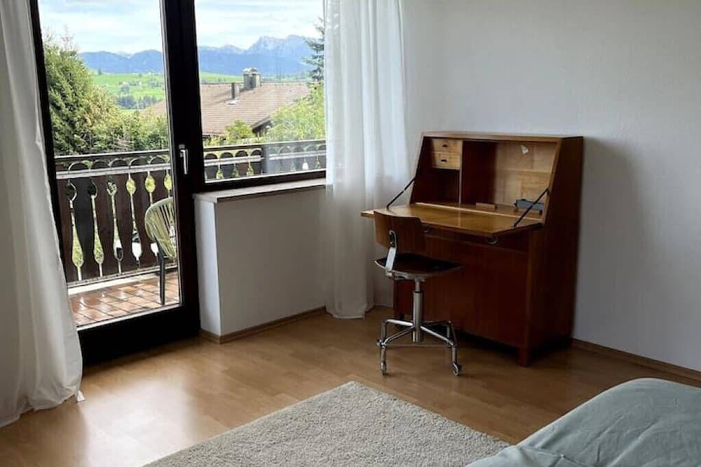 Ganze Wohnung, Light-flooded apartment with large balcony in Oberreute, Bayerisch Schwaben