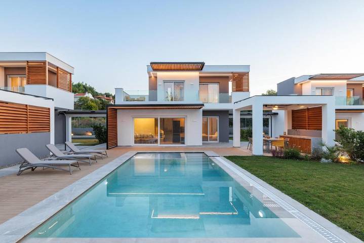 Villa for 6 people, with children pool and view as well as garden and pool - 1